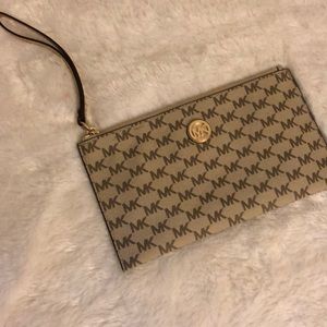 Michael Kors Signature wristlet